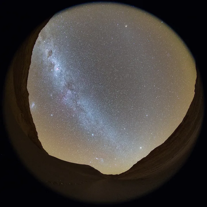 Milky Way stretches across the Chilean night sky (uhd img 4010 cc)